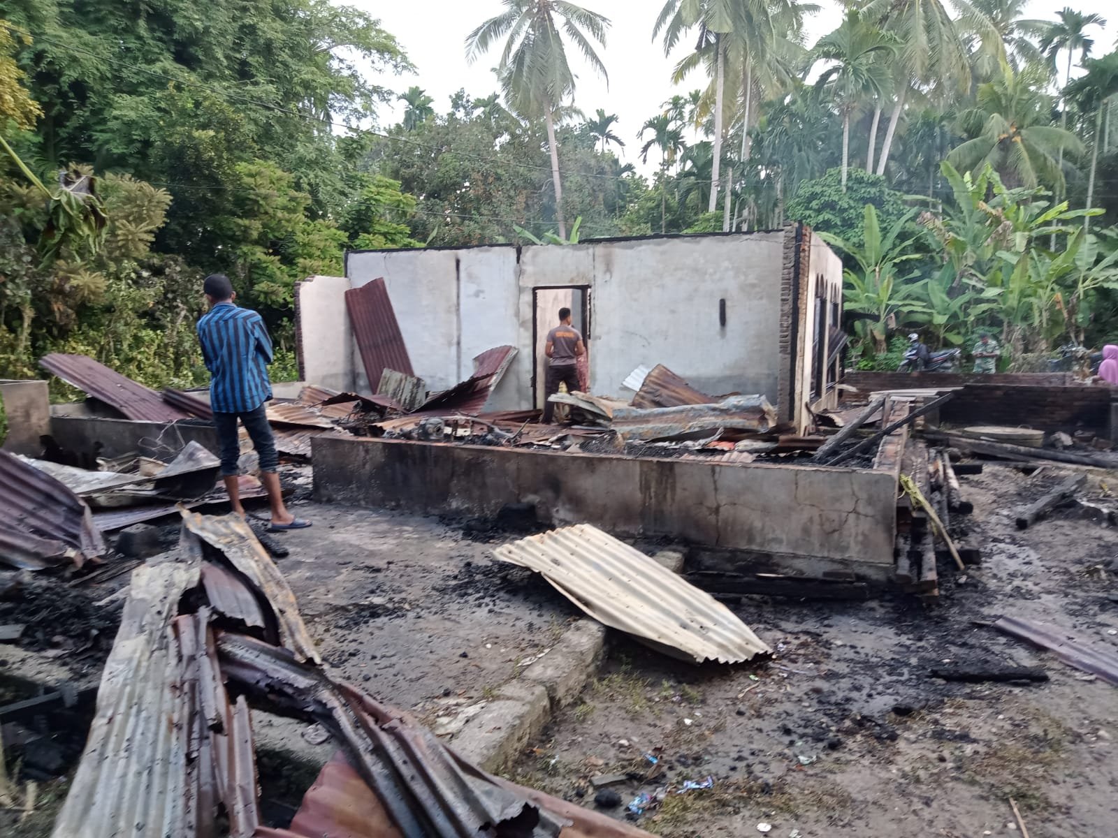 rumah terbakar